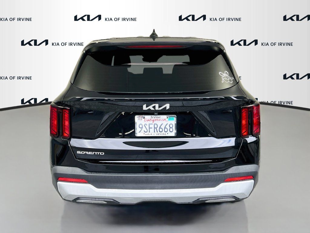 Certified 2025 Kia Sorento LX FWD image 8