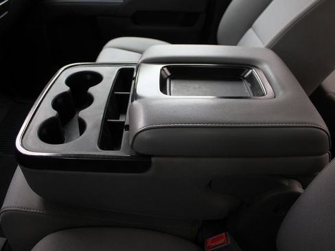 Used 2018 Chevrolet Silverado 1500 Custom w/ Custom Value Package AWD/4WD image 19