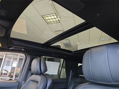 New 2026 Lincoln Navigator Reserve w/ Jet Appearance Package AWD/4WD image 26