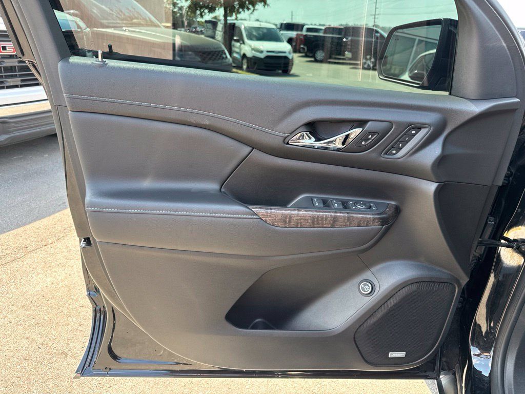 Used 2023 GMC Acadia Denali w/ Black Diamond Edition FWD image 10