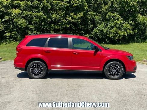 Used 2019 Dodge Journey SE w/ Connectivity Group FWD image 8