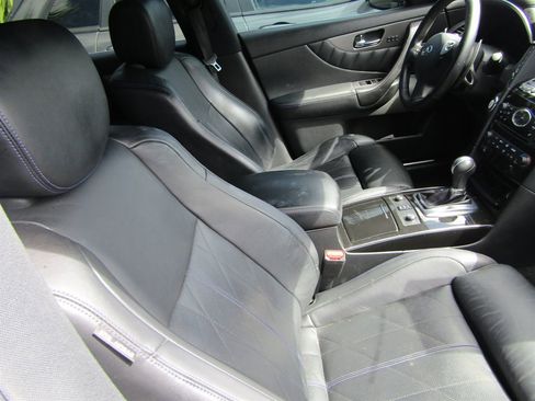 Used 2017 INFINITI QX70 AWD w/ Premium Package image 5