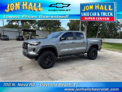 Used 2025 Chevrolet Colorado ZR2 w/ Midnight Edition AWD/4WD image 2