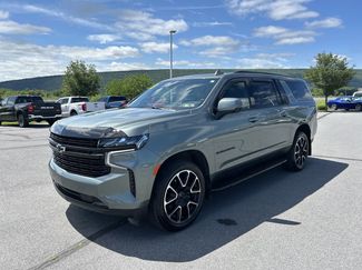 Used 2023 Chevrolet Suburban RST w/ Sport Performance Package video 3