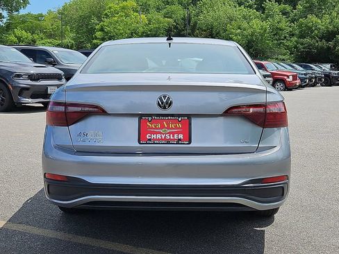 Used 2023 Volkswagen Jetta SE FWD image 6
