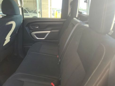 Used 2018 Nissan Titan SV AWD/4WD image 4