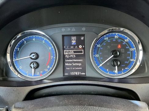Used 2018 Toyota Corolla SE w/ Carpet Mat Package (TMS) FWD image 13