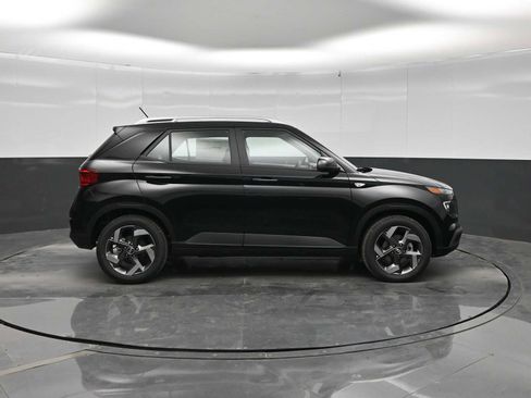 New 2026 Hyundai Venue SEL FWD image 9