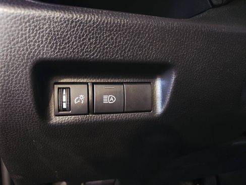 Used 2022 Toyota RAV4 XLE AWD/4WD image 12