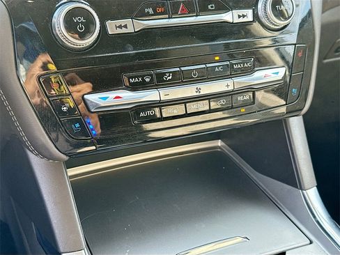 Used 2023 Ford Explorer Platinum w/ Technology Package image 15