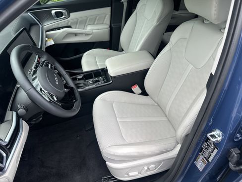 Certified 2025 Kia Sorento SX FWD image 21