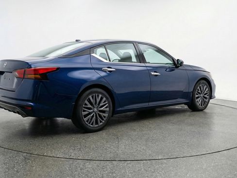 Used 2025 Nissan Altima 2.5 SV image 9