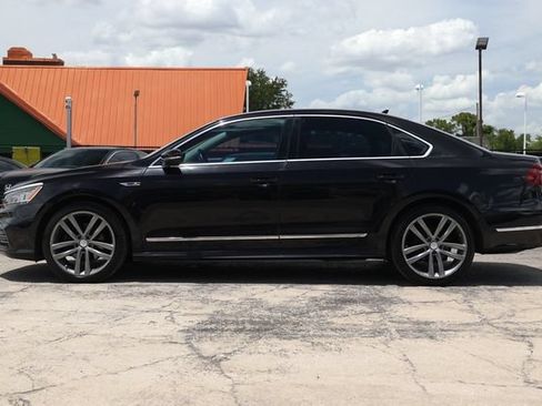 Used 2017 Volkswagen Passat 1.8T R-Line FWD image 4