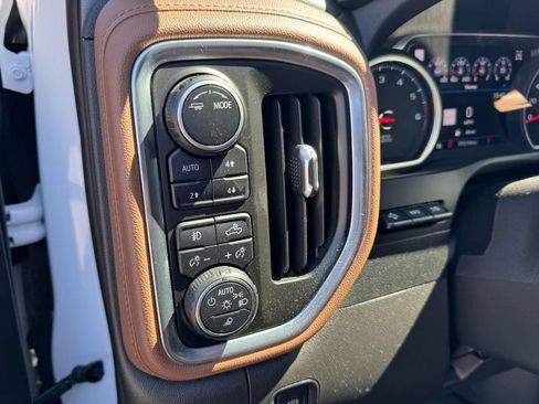 Used 2022 Chevrolet Silverado 1500 High Country w/ Technology Package AWD/4WD image 17