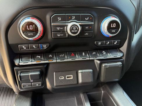 Used 2020 GMC Sierra 1500 AT4 w/ AT4 Premium Package AWD/4WD image 18
