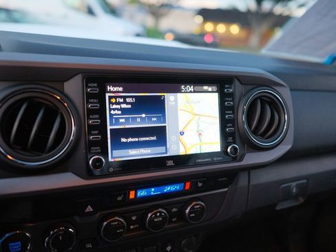 Used 2020 Toyota Tacoma TRD Sport image 25