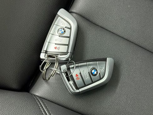 Used 2019 BMW 530e w/ Convenience Package image 29