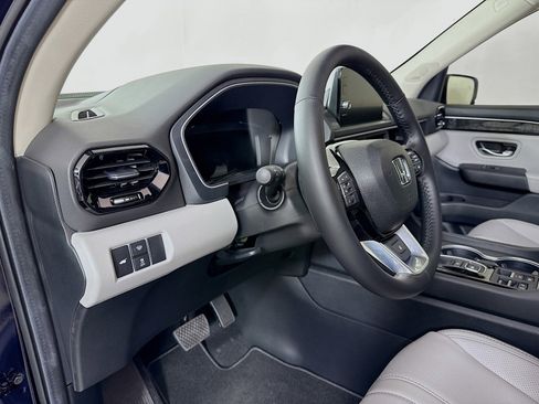 Used 2025 Honda Pilot Elite image 9