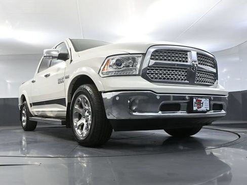 Used 2018 RAM 1500 Laramie w/ Convenience Group AWD/4WD image 47