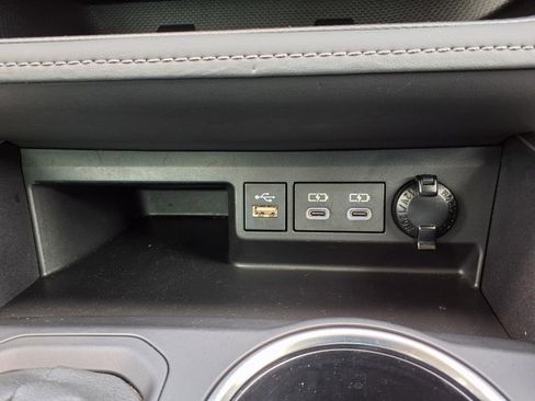 Used 2024 Toyota Highlander XLE image 34