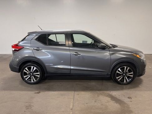 Used 2020 Nissan Kicks SV image 2