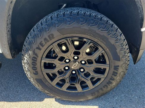 Certified 2024 Chevrolet Colorado Trail Boss w/ Technology Package image 17