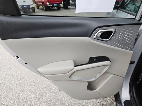 Used 2020 Kia Soul LX image 24