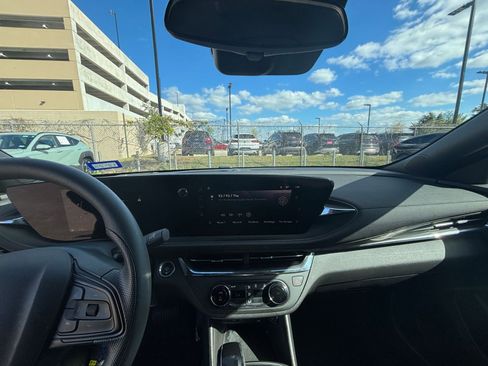 Used 2025 Buick Envista Preferred image 30