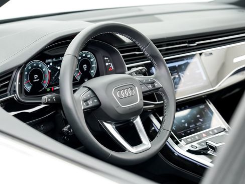 Certified 2025 Audi Q7 3.0T Premium w/ Convenience Package image 9