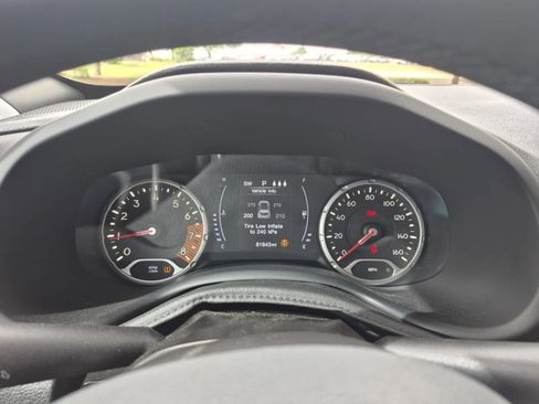Used 2019 Jeep Renegade Latitude FWD image 27