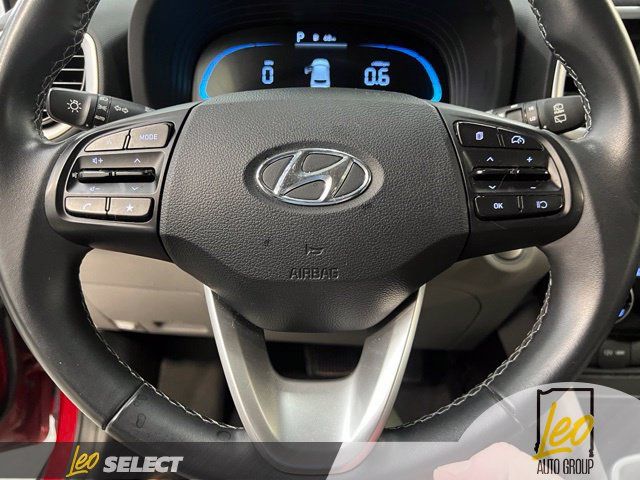 Used 2025 Hyundai Venue SEL FWD image 11