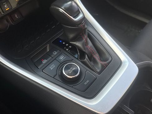 Used 2022 Toyota RAV4 SE image 26
