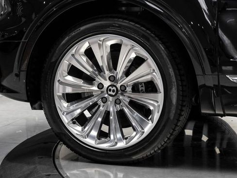 Used 2023 Bentley Bentayga Extended Wheelbase AWD/4WD image 56
