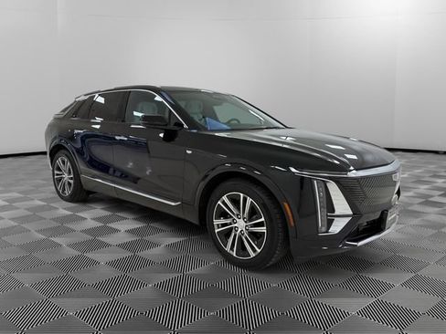 Certified 2023 Cadillac Lyriq AWD image 7
