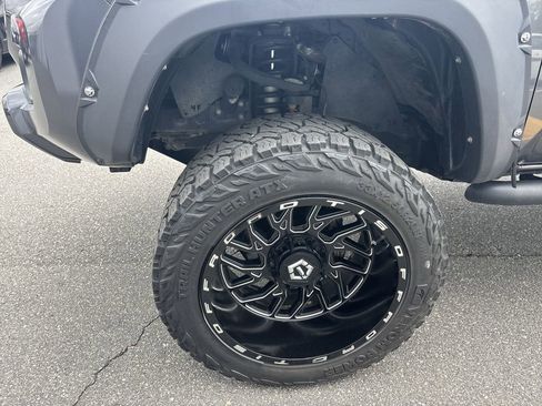 Used 2020 Toyota Tacoma TRD Sport AWD/4WD image 18
