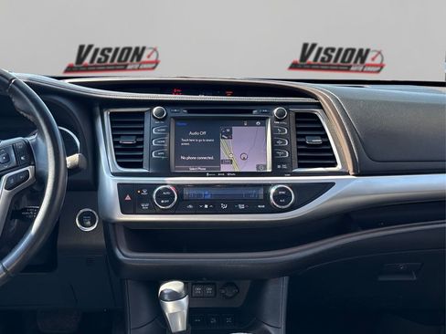 Used 2018 Toyota Highlander XLE w/ Carpet Mat Package (TMS) image 21