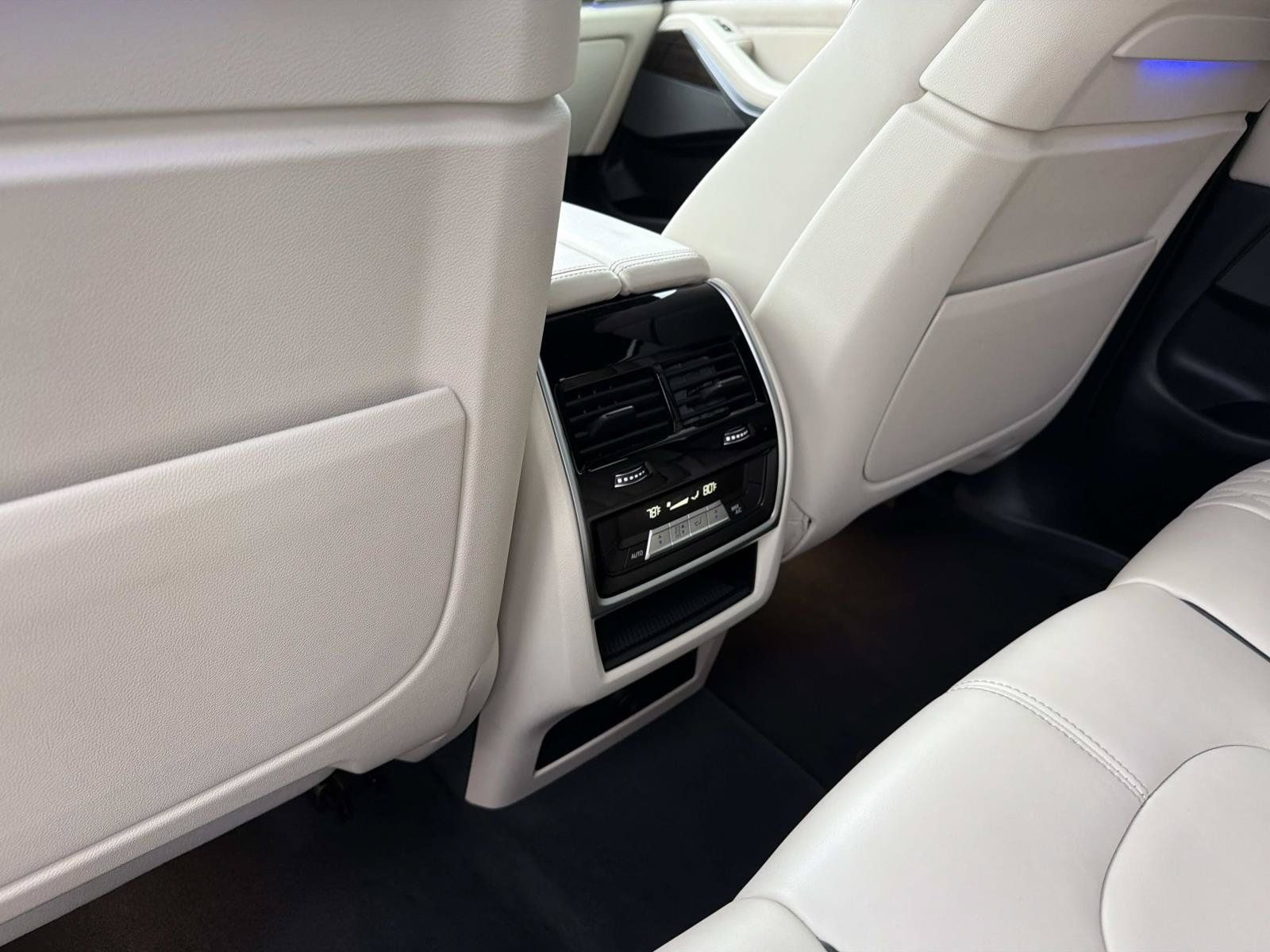 Used 2020 BMW X5 xDrive40i w/ Premium Package AWD/4WD image 16