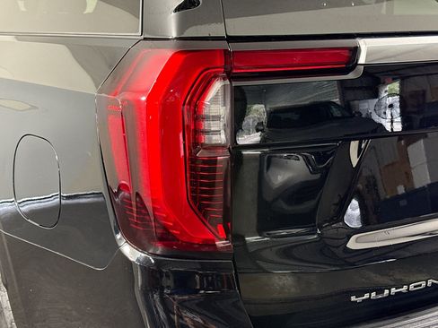 Used 2025 GMC Yukon XL Denali RWD image 36