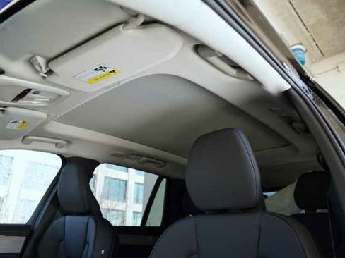 Used 2025 Volvo XC90 T8 Plus w/ Protection Package Premier AWD/4WD image 10