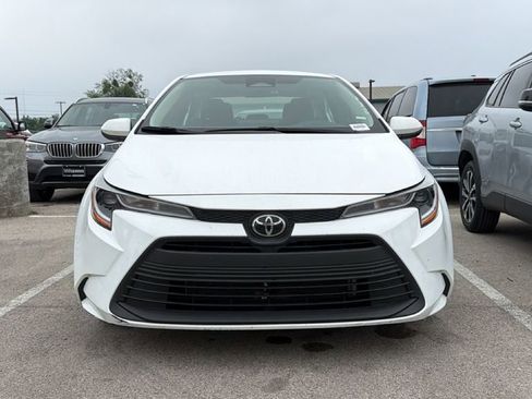 Used 2024 Toyota Corolla LE FWD image 2