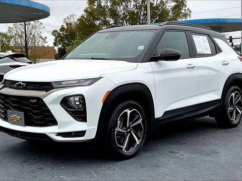 Used 2021 Chevrolet TrailBlazer RS w/ Sun and Liftgate Package AWD/4WD image 2