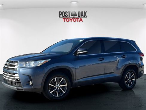 Used 2019 Toyota Highlander XLE image 3