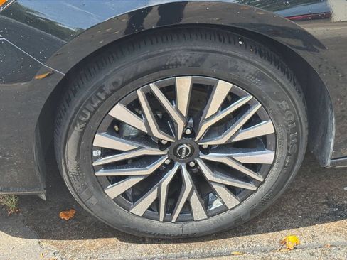 Used 2025 Nissan Altima 2.5 SV FWD image 27