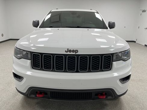 Used 2017 Jeep Grand Cherokee Trailhawk AWD/4WD image 3