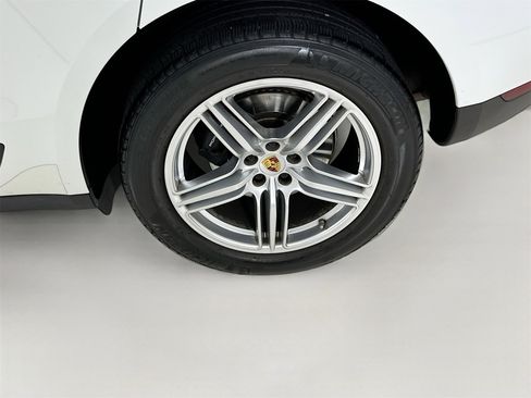 Used 2021 Porsche Macan image 33