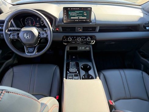 Certified 2025 Honda Pilot TrailSport image 18