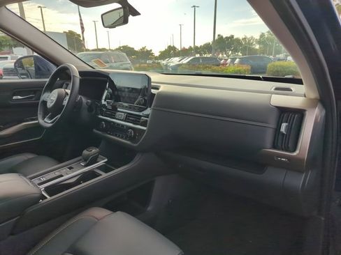 Used 2025 Nissan Pathfinder Platinum w/ Cargo Package image 26