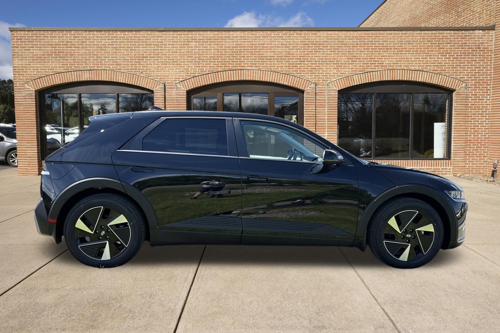 New 2026 Hyundai Ioniq 5 SEL AWD/4WD image 2