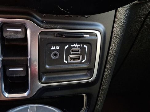Used 2021 Jeep Wrangler Unlimited Sahara AWD/4WD image 26