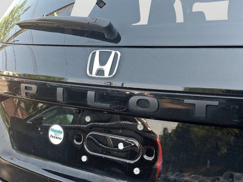 Used 2023 Honda Pilot LX image 33